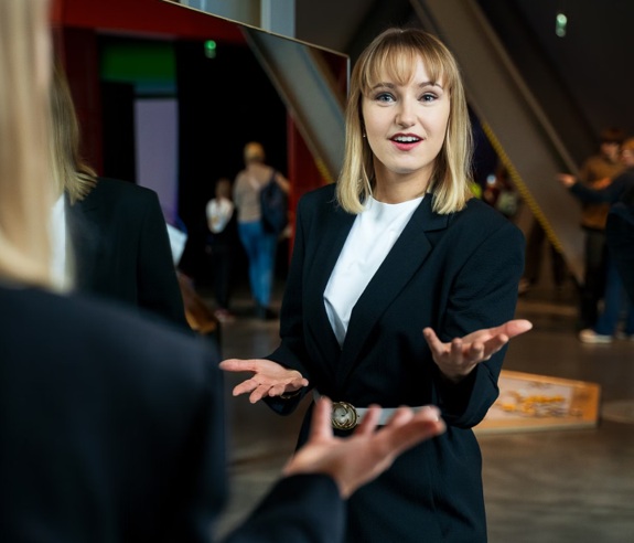 Anna Kałdonek prowadząca warsztaty